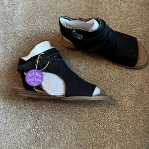 Blowfish Women’s Bala Wedge Sandal